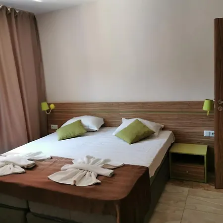 1 Flowerstrasse Aparthotel *