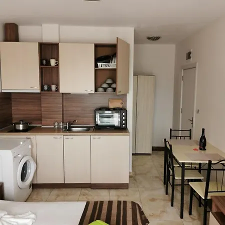 1 Flowerstrasse ساني بيتش