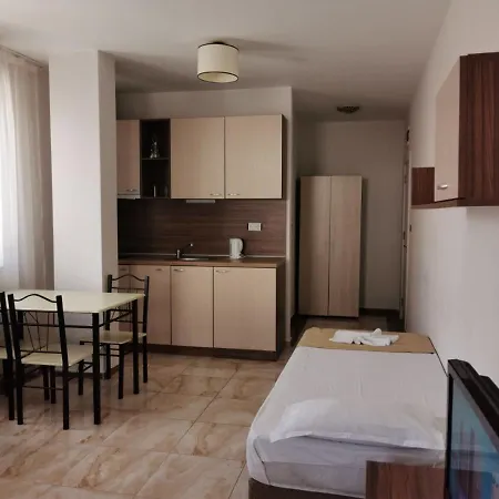 1 Flowerstrasse ساني بيتش
